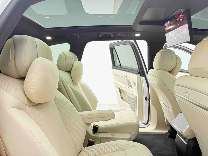 Фото 9 - Nio Onvo L90