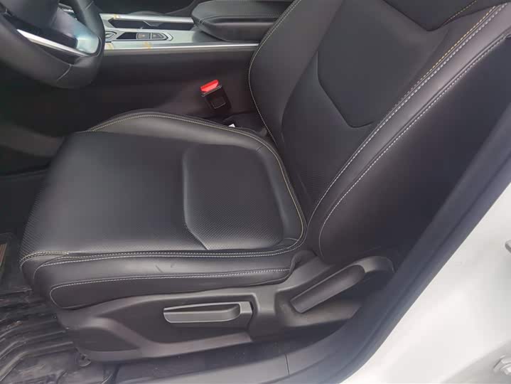 Фото 9 - Geely Emgrand L Hi·P Hybrid