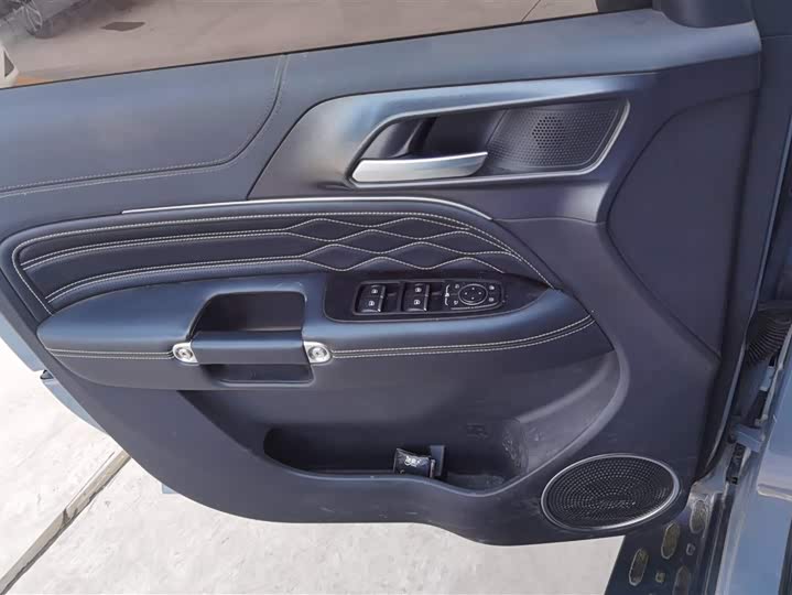 Фото 7 - Tank 300