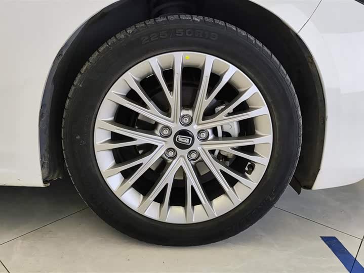 Фото 6 - Bestune B70