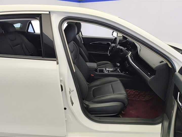 Фото 8 - Bestune B70