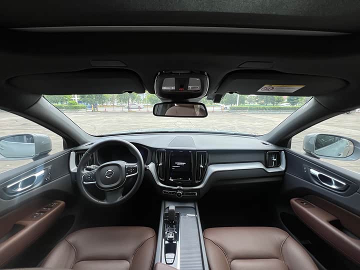 Фото 8 - Volvo XC60