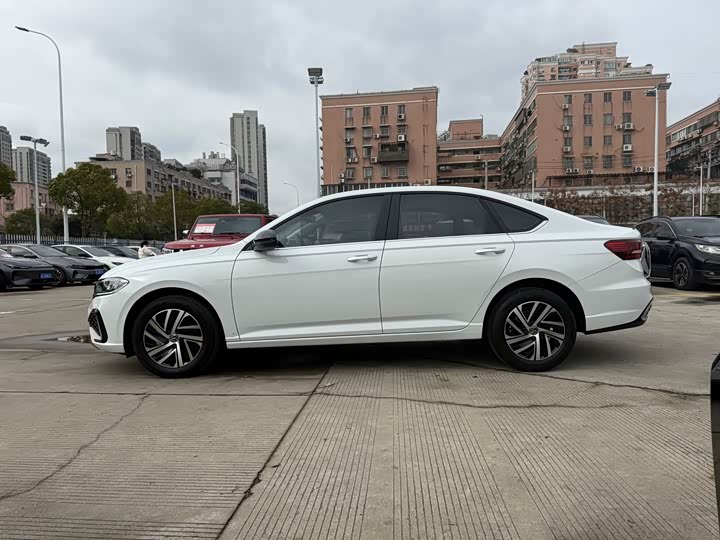 Фото 4 - Volkswagen Lavida