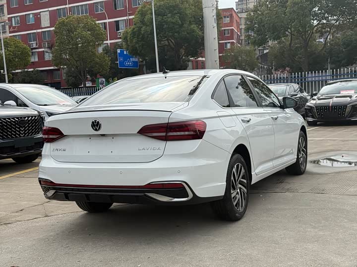 Фото 7 - Volkswagen Lavida