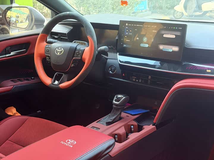 Фото 4 - Toyota Camry