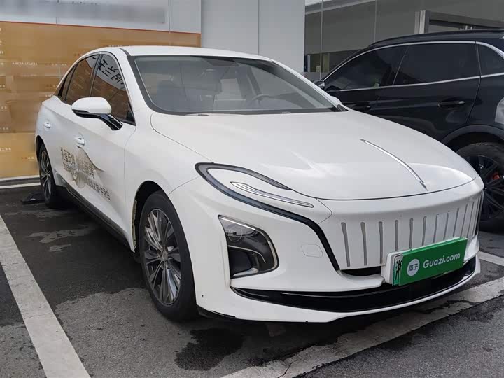 Фото 4 - Hongqi E-QM5