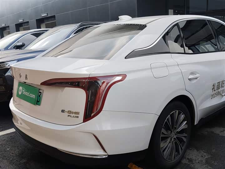 Фото 7 - Hongqi E-QM5