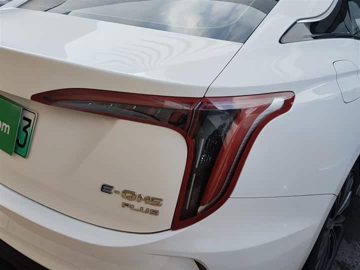 Фото 8 - Hongqi E-QM5