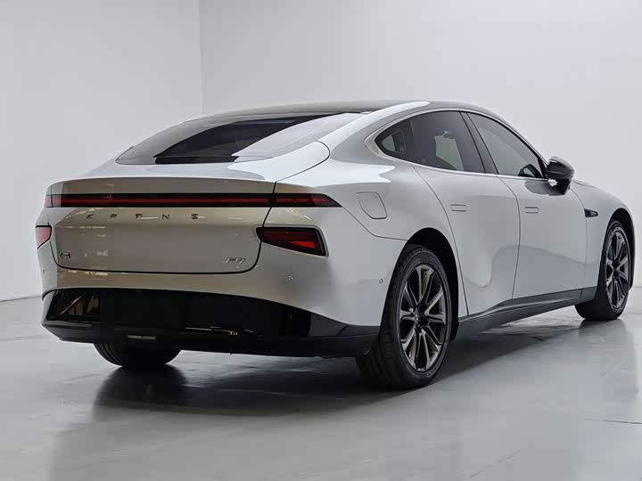 Фото 9 - XPeng P7