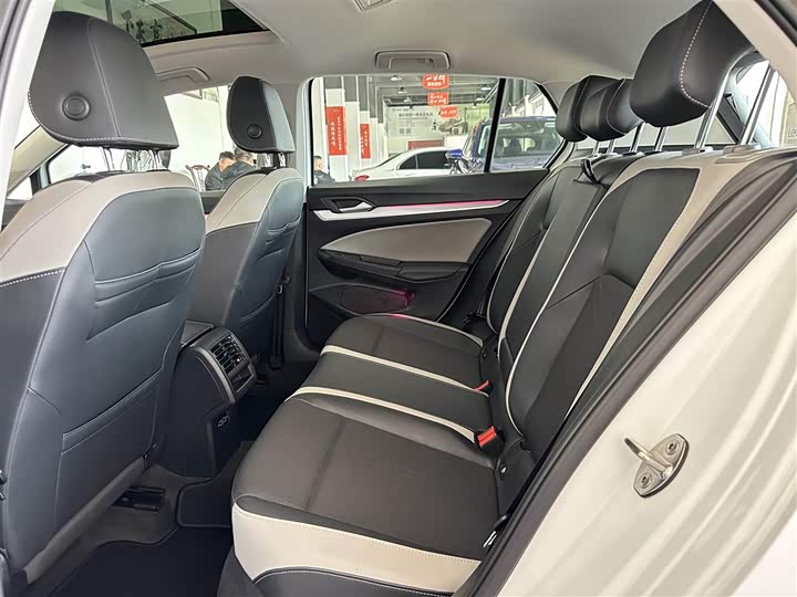 Фото 5 - Volkswagen Golf