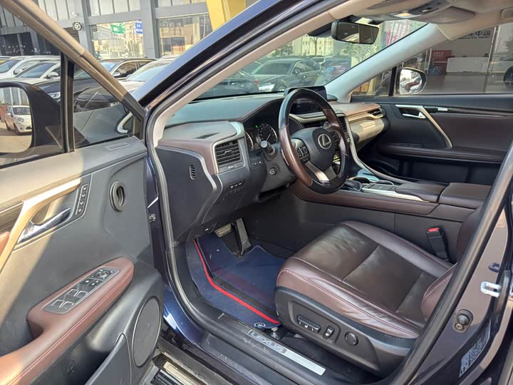 Фото 4 - Lexus RX