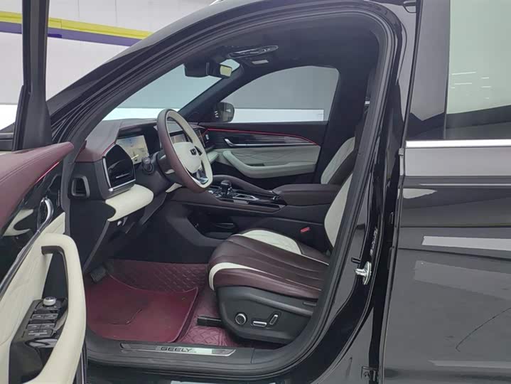 Фото 9 - Geely Monjaro