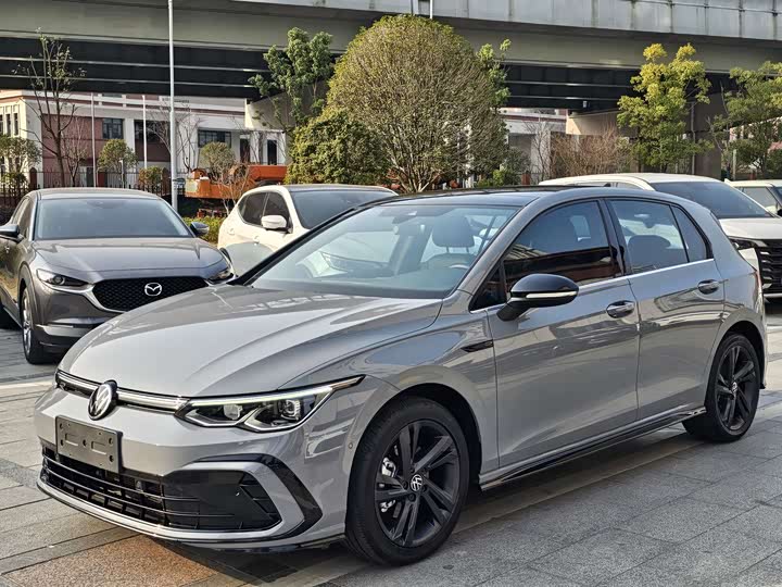 Фото 1 - Volkswagen Golf