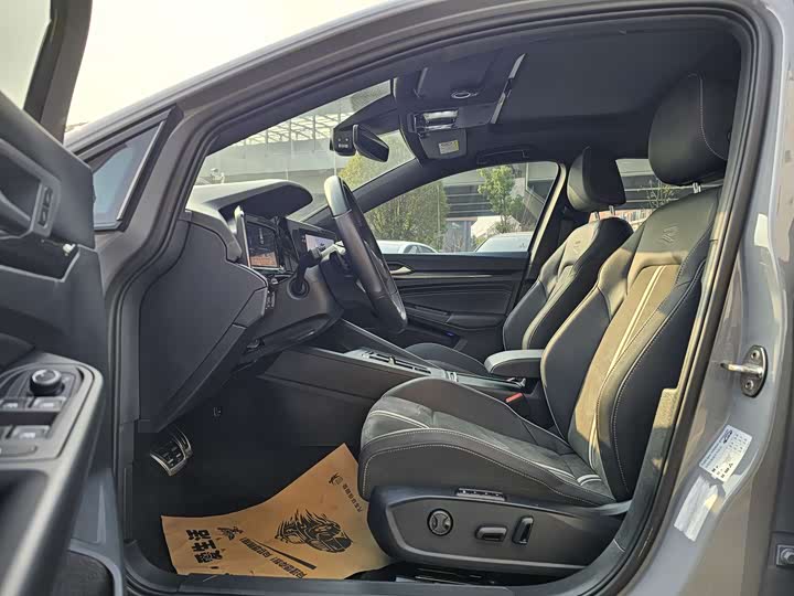 Фото 5 - Volkswagen Golf