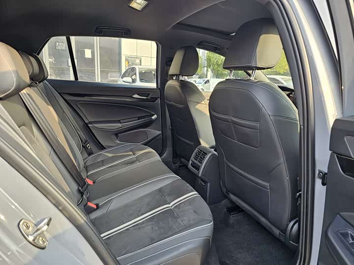 Фото 7 - Volkswagen Golf