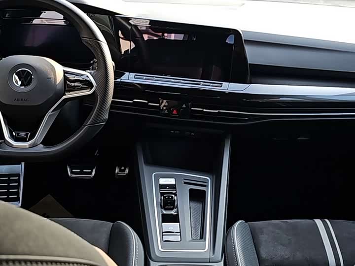 Фото 8 - Volkswagen Golf