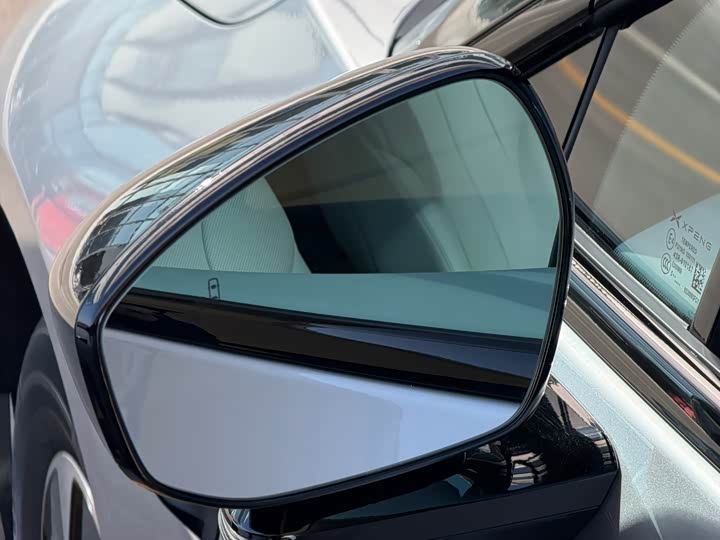 Фото 6 - XPeng P7