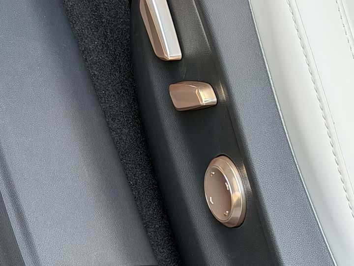 Фото 8 - XPeng P7