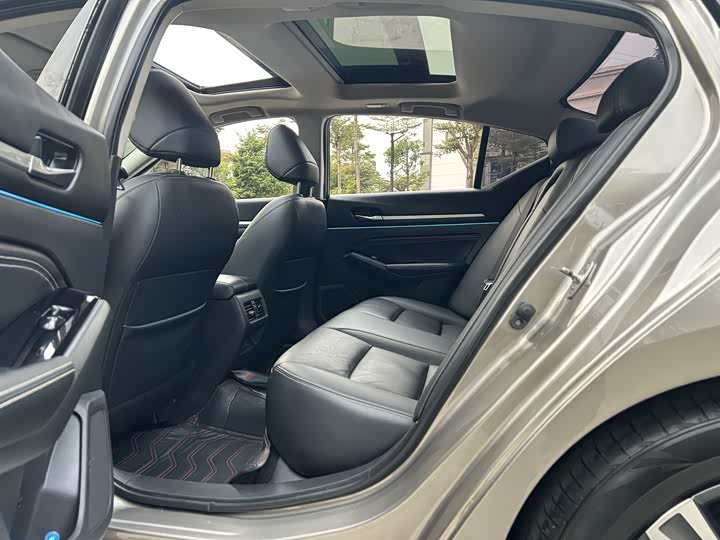 Фото 8 - Nissan Teana