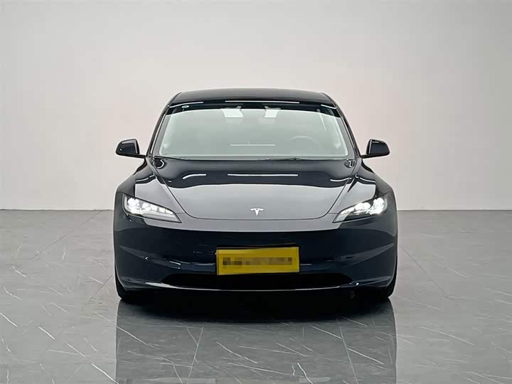 Фото 2 - Tesla Model 3