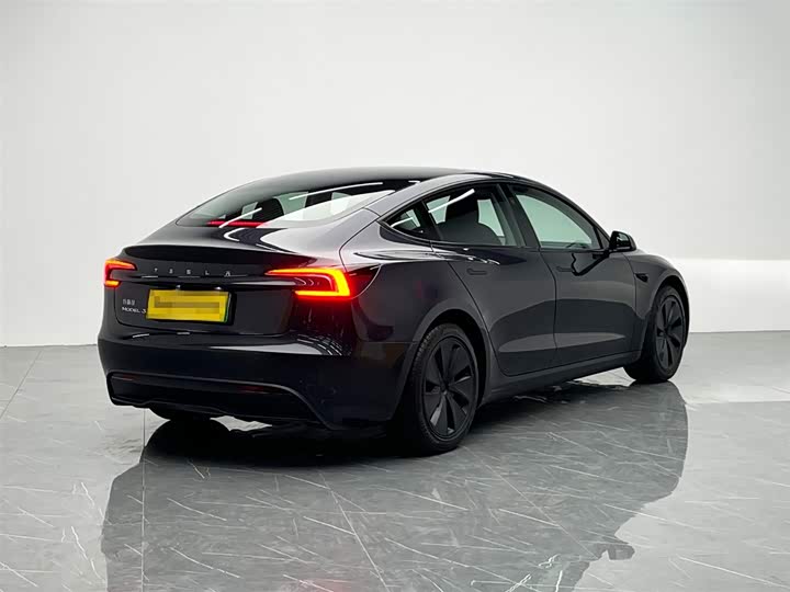 Фото 6 - Tesla Model 3