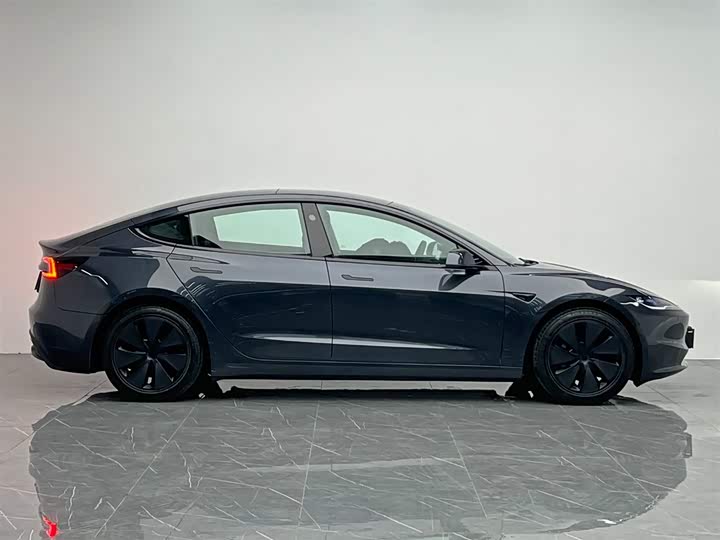Фото 7 - Tesla Model 3