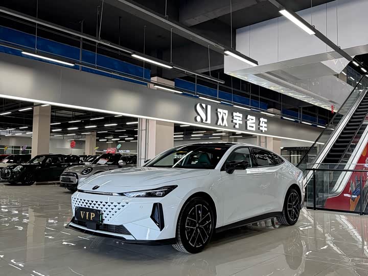 Фото 1 - Changan UNI-V Hybrid