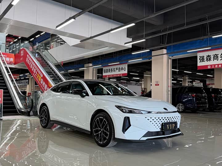 Фото 3 - Changan UNI-V Hybrid