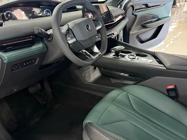 Фото 5 - Changan UNI-V Hybrid