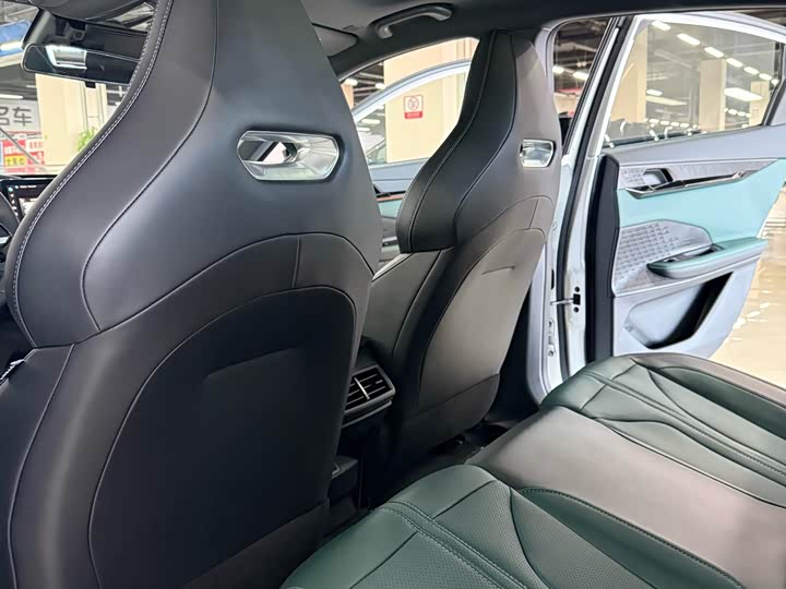 Фото 6 - Changan UNI-V Hybrid