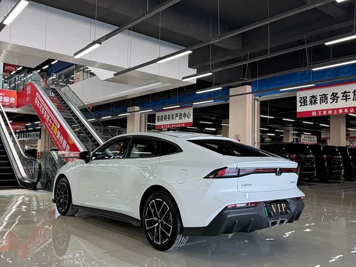 Фото 9 - Changan UNI-V Hybrid