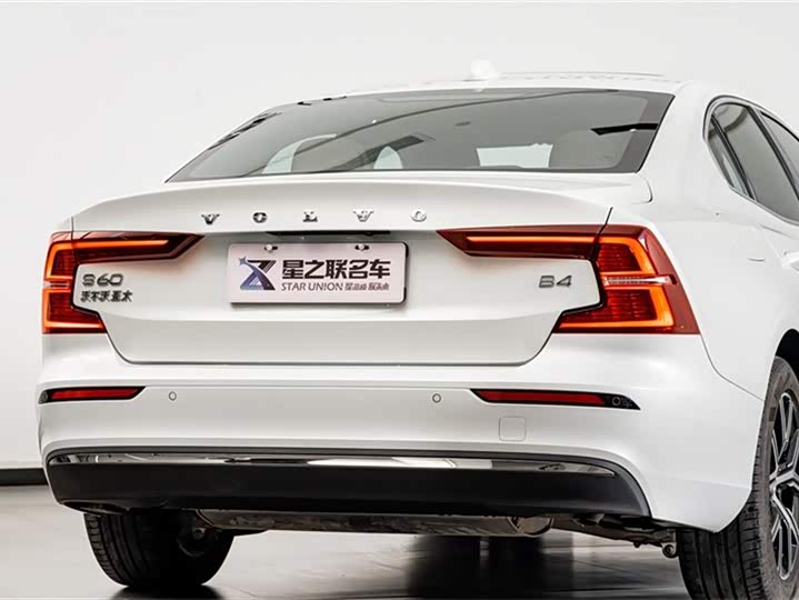 Фото 8 - Volvo S60