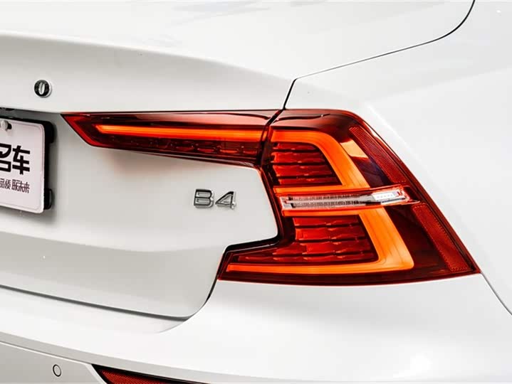 Фото 9 - Volvo S60