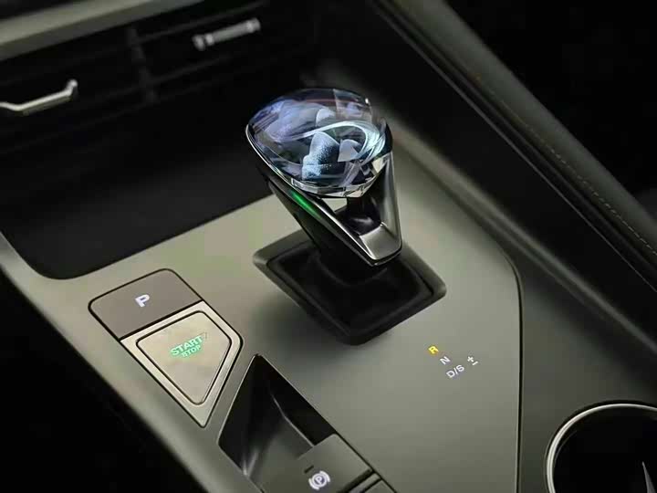 Фото 7 - Roewe RX5