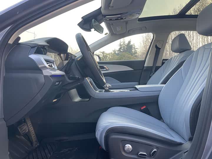 Фото 8 - Hongqi H5 Hybrid