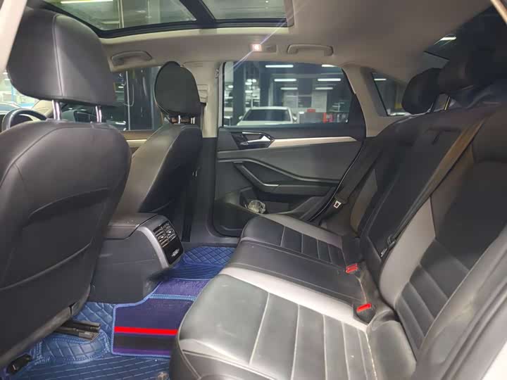 Фото 9 - Volkswagen Sagitar L