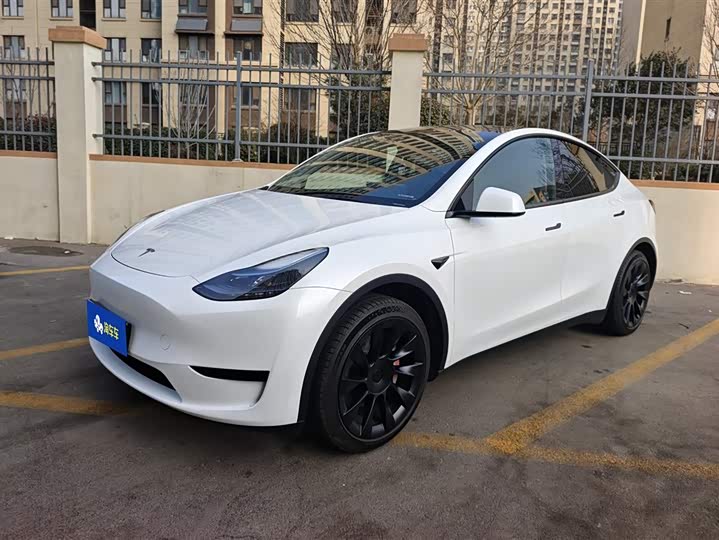 Фото 1 - Tesla Model Y