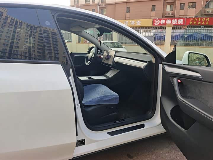 Фото 8 - Tesla Model Y