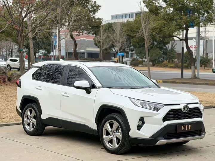 Фото 3 - Toyota RAV4