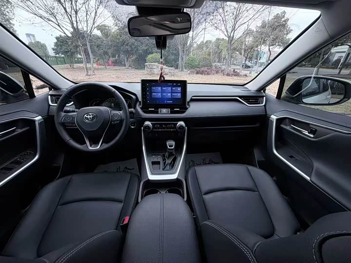 Фото 5 - Toyota RAV4