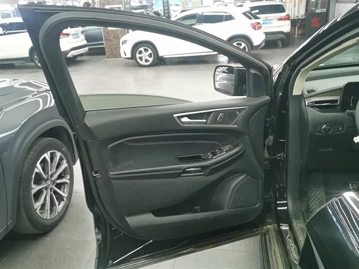 Фото 7 - Ford Edge