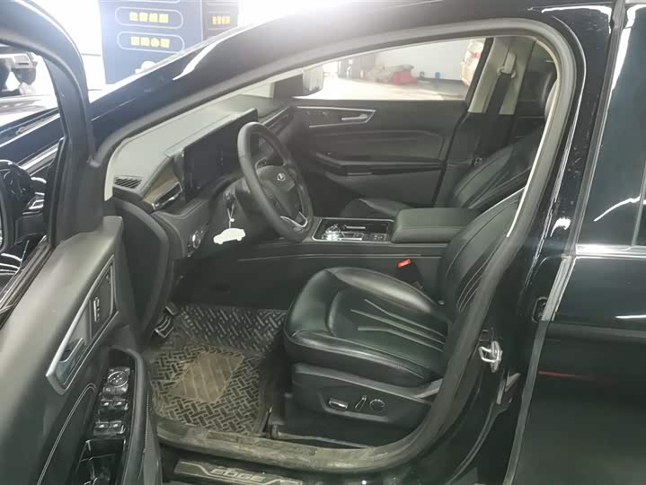 Фото 9 - Ford Edge