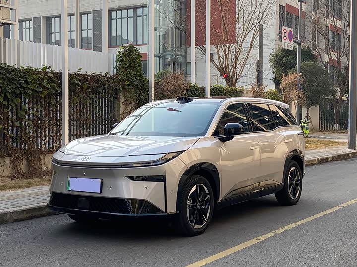 Фото 1 - Toyota bZ3X