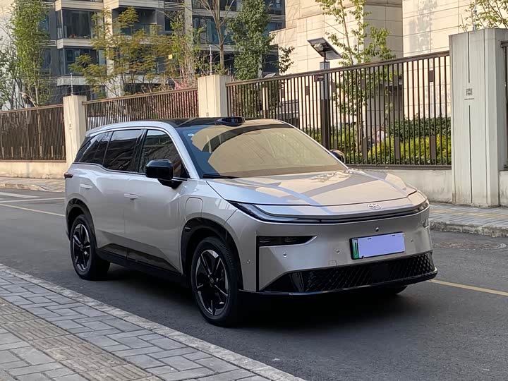 Фото 5 - Toyota bZ3X