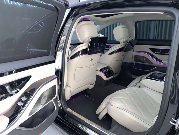 Фото 9 - Mercedes-Benz Maybach S-Class