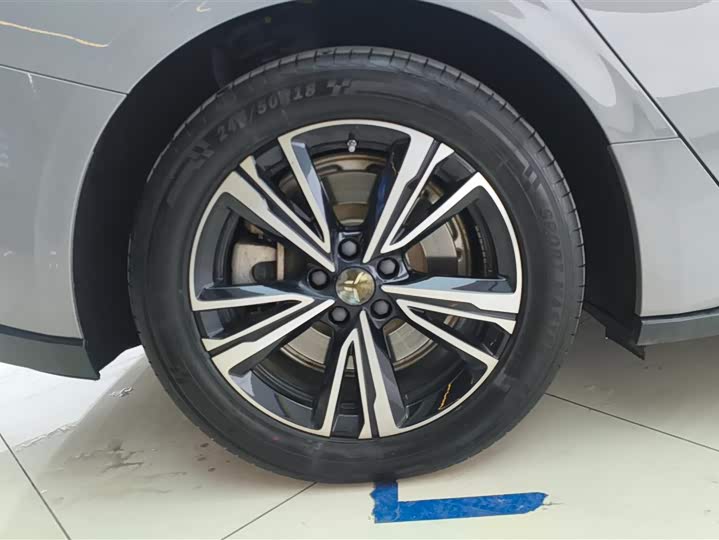 Фото 6 - Hongqi EH7