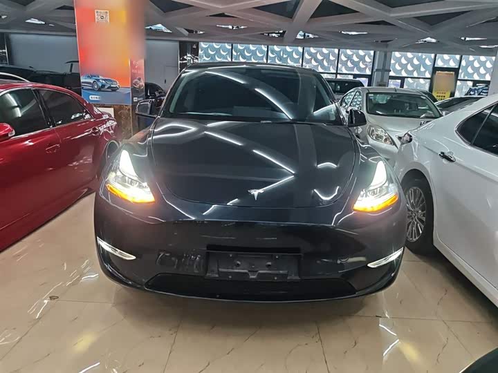 Фото 3 - Tesla Model Y