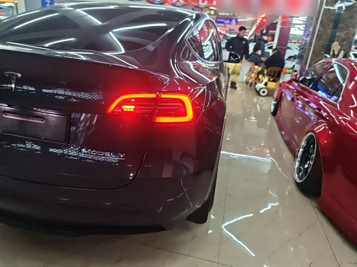 Фото 8 - Tesla Model Y