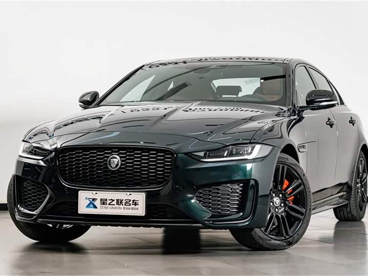 Фото 3 - Jaguar XE L