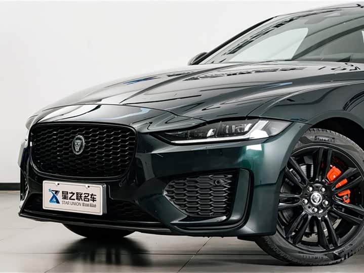 Фото 4 - Jaguar XE L